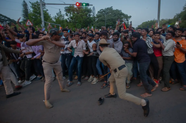 RCB Team Member Says Something Strange After Painful Fan Accident At Match